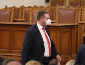 От прокурорското постановление се разбира още, че в спецпрокуратурата са постъпили и две преписки от МВР.