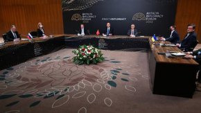 Руският външен министър Сергей Лавров и украинският му колега Дмитрий Кулеба разговарят в Анталия, Турция © Sputnik / Руско външно министерство
