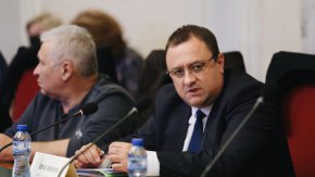  Нинова направи най-щедрата кампания на БСП на третите миналагодишни парламентарни избори, без субсидия – фокус, който наистина трябва да бъде изследван от математиците и разследван от други професионалисти
