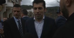 Петков уточни, че се работи на ниво Брюксел и се вкарват „безпрецедентни” помощи, за да може отражението на световните цени да не е толкова голямо в България
