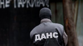 Проверяват се кабинети на служители