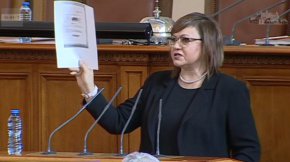 Корнелия Нинова по време на днешния парламентарен контрол в отговор на депутата от "Възраждане" Елена Гунчева за това изнасяни ли са оръжия от завод "Арсенал" за Украйна