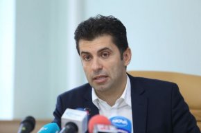   По думите му този свещен месец припомня, че най-ценните дарове в живота са миговете, споделени с любимите хора, подадените приятелски ръце, жестовете на съпричастност и взаимното довери