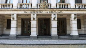 До момента е потвърдена единствено информацията за 2 блокирани кораба, на борда на които има български моряци