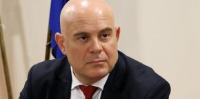 Всъщност според правилата на ВСС цялото искане на Йорданова няма да бъде разгледано, а само тези твърдения, които се отнасят за времето след 18 декември 2019 г., когато Иван Гешев стана главен прокурор