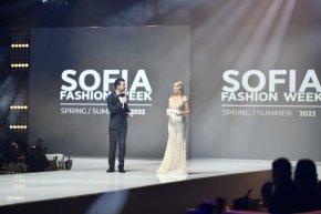Berna Moda продължиха с бляскава колекция, достойна за червения килим на Оскарите