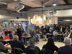 Основа на новата партия са членовете на гражданската платформа Изправи се.БГ начело с Мая Манолова