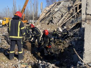 В неделя при атаки на руските сили срещу Николаев и град Очаков са били убити осем и ранени 34 души, съобщи украинската прокуратура