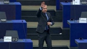 Джамбазки обаче отхвърля обвиненията, че е направил нацистки поздрав и заяви, че това е бил просто жест "за довиждане".