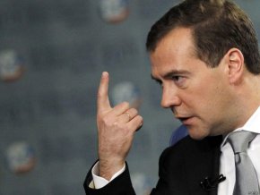 Нашите опоненти, нека си признаем, враговете на Русия, които така яростно се стремят да "отменят" собствеността на руските предприятия, трябва да разберат, че ще се сблъскат с много искове в съдилищата. Както в националните съдилища на САЩ и Европа, така и в международните съдилища", предупреди Медведев