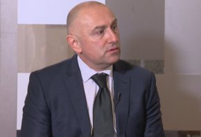 На Каримански трябва да му се обяснява (което в Би Ти Ви не направиха), че Хампарцумян не е подписвал договор в престъпна схема с подставено лице неграмотен ром (б.р. както е сторил Каримански и това е доказано от съда), регистриран с фалшиви документи като шеф на фирма, осъдила банката