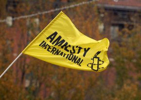 
Забраната на Русия се отнася за клоновете на базираната в Обединеното кралство Amnesty International Ltd, базираната в САЩ Фондация "Карнеги" за международен мир, Human Rights Watch Inc и Института за международно образование