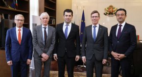 
    Министър-председателят Кирил Петков се срещна с министъра на икономиката, образованието и научните изследвания на Конфедерация Швейцария Ги Пармелин.