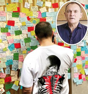 Ако Божков получи и една от призовките, той ще бъде редовно призован и това ще отвори възможността делото срещу него да тръгне и задочно, както се случи с процеса КТБ, по който бившият банкер Цветан Василев е бил редовно призован в Сърбия