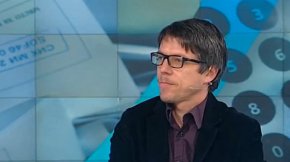 Според него въвеждането на бюлетини няма да оскъпи вота, защото така или иначе бюлетини се печатат за случаи, когато изборни машини откажат да  работят