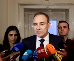 Гуцанов допълни, че след като парите бъдат отпуснати, комисията ще направи много точна проверка какво се е извършило и чак след това ще бъде направен вторият транш