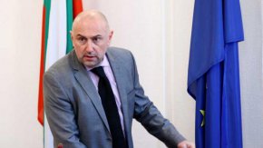 
Напомняме, че той остана единствен кандидат за шеф на БНБ, след като номинираният от Продължаваме промяната Андрей Гюров се оттегли от надпреварата в неделя