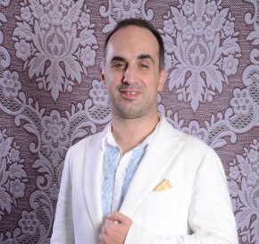 От палежа на вратата на дома ми – недвусмислено предупреждение, става точно месец. Беше 14 март 2022 г., заяви Ангелов