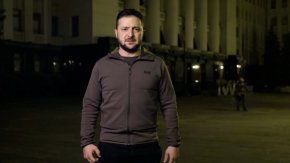 В последното си видеообръщение, публикувано в четвъртък - на 50-ия ден от руската инвазия, украинският президент Владимир Зеленский похвали храбростта на всички украинци, които са защитили страната