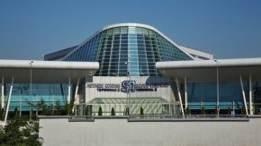Към столичната аерогара са изпратени и линейки