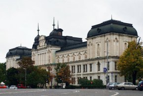 Вече е средата на април, т.е. започна второто тримесечие и нищо! Нищо!!! А сметките продължават да идват! За заплатите в културата няма да говорим”.  Това разказаха пред 19 минути ръководители на всепризнати институции