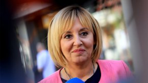 На 18 април започват първите дела в София, които бяха заведени от Изправи се.БГ на Мая Манолова, срещу ощетяващото преизчисляване на пенсиите