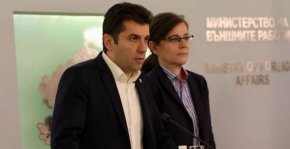
Припомняме, че най-успешно прогнозиращият български астролог Силва Дончева още при старта на правителството обяви, че то ще претърпи огромна криза през май, която може да доведе и до падането му