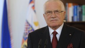 

Клаус, който беше начело на Чешката република между 2003 и 2013 г. и преди това два мандата беше министър-председател, изрази съмнение дали настоящият конфликт се ограничава само до Русия и Украйна.