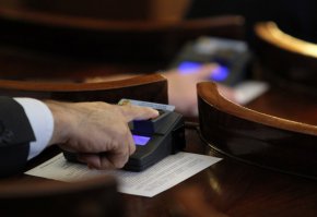 Предложението на ГЕРБ-СДС подкрепиха само един депутат от "Продължаваме промяната" и 6-ма от "Има такъв народ"