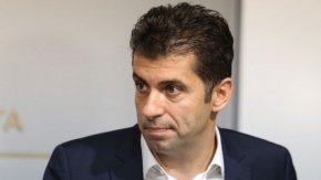  
Докато достигнем този политически консенсус, като граждани на България, които вярват, че никой в Европа няма право да нападне съседите си и да избива мирното население, можем свободно да изберем да помогнем финансово на Украйна за закупуване на боеприпаси