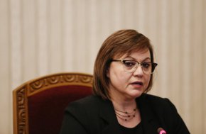 Първите мъже в държавата не спряха да говорят само за оръжия. Как пък една дума не ви се откъсна за цени, инфлация, доходи, коментира лидерът на БСП, вицепремиер и министър на икономиката Корнелия Нинова