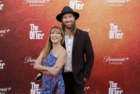 Джейн Сиймур бе една от звездите на премиерата на сериала The Offer в Лос Анджелис