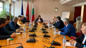 Напомняме, че Петков обяви намерението си да води коалиционните си партньори си в Киев навръх Великден