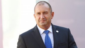  Той напомни за появяващите се информации в чужди медии, че страната ни снабдява с оръжие украинската армия, въпреки че официално държавно решение за това няма