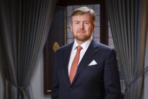 

Холандският монарх направи тези забележки в отговор на неотдавнашно проучване, според което общественото доверие в краля е спаднало до най-ниското си ниво от началото на управлението му - 54%