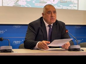 По думите, ако е журналист това щял да пита, защото никъде не е прочел по медиите да има такива щети от войната.
