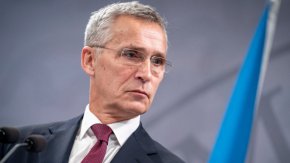 В речта си пред младежка среща на върха в Брюксел Столтенберг заяви, че прекратяването на военните действия е в ръцете на руския президент Владимир Путин, тъй като той е "започнал войната"
