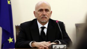 Николай Събев в отговор на думите на Радев: "Наш човешки дълг е да не допуснем въвличането на родината във войната. Да не допуснем страстите от войната да се пренесат у нас. Да не търпим политически шарлатани да ги разпалват за своя употреба."