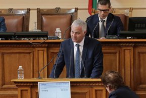По време на изявлението си председателят на ДАНС Пламен Тончев обърна внимание на подписания от Владимир Путин указ на 3 май, чийто последствия засега са неясни