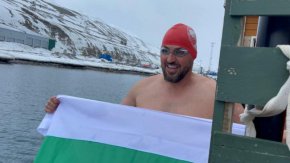 Състезанието се проведе при температура на водата под нулата, а на въздуха - минус 15 градуса