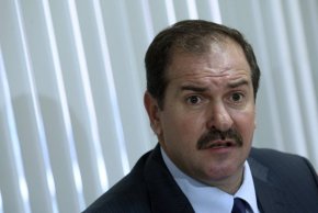 Първанов е същият, който от 5 г. и в момента държи „златната” акция на държавата ни в ЛУКойл Нефтохим, въпреки че уж беше подал оставка още през пролетта на 2019 г. заради скандала Апартаментгейт, в който беше замесен, наред с Цв.Цветанов, Ц. Цачева и др. от елита на ГЕРБ, които обаче наистина си тръгнаха