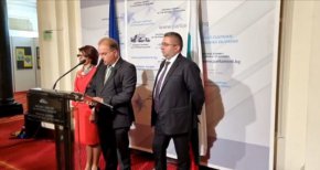Според бившите управляващи то е противоконституционно