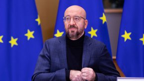 
След като председателят на Европейския съвет Шарл Мишел недвусмислено даде знак на 27-те страни – членки, че няма проблем временно или за постоянно да замразят, конфискуват, национализират, или каквато друга форма намерят за добра, руските собствености в ЕС, двама разследващи топжурналисти у нас веднага предложиха да си върнем Нефтохим в Бургас