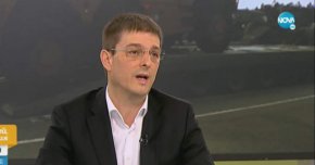 До решението на Михайлов сам да се оттегли се стигна след втори опит на Държавната консолидационна компания да го отстрани