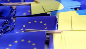 Според украинското правителство и Международния валутен фонд Украйна се нуждае от 5 млрд. евро месечно, за да поддържа икономиката си