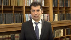 Проектът дава възможност на мотивирани български студенти да получат от държавата финансиране за магистратура до 200 000 лева на година