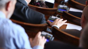  

Депутатът Искрен Митев от "Продължаваме промяната" нарече "популизъм" предложенията на "Възраждане" и припомни, че управляващите подготвят антикризисни мерки: