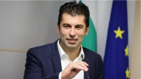 По време на блиц парламентарния контрол Петков увери, че разговорите между двете правителства продължават