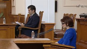 
„Абсолютно всички хора вече разбраха, че е в ход план за унищожаване на страната”. Това каза Десислава Атанасова от трибуната на НС