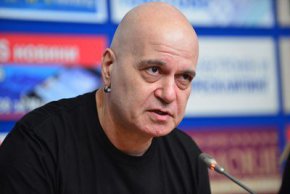 Напоследък стават непонятни неща в управлението на страната, заяви Слави
